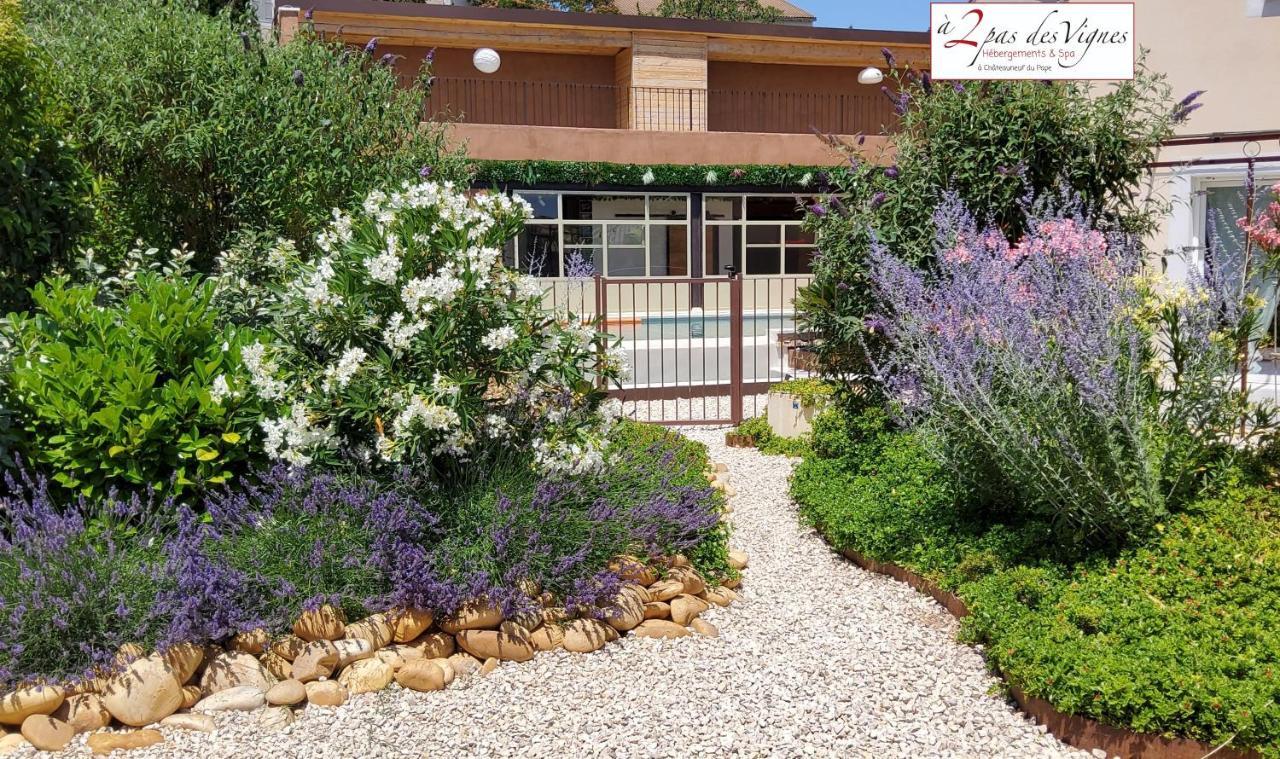 A 2 Pas Des Vignes, Hebergements Et Spa, Maison Numero 6, A Chateauneuf Du Pape Exterior photo